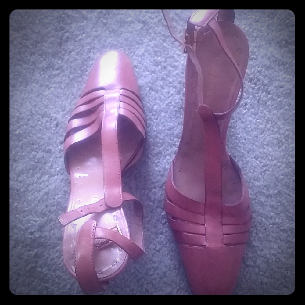 Strappy heel sandle